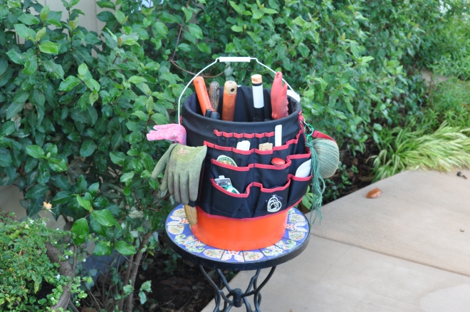 "Bucket Jockey ®" for garden tools